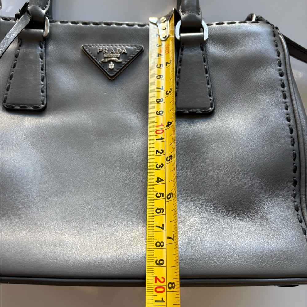 AUTHENTIC PRADA GALLERIA Grey Leather Bag with leather out-stiching detailing - Picture 5 of 16
